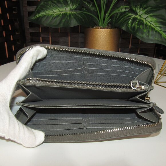 Prada Women's Wallet in Elegant Gray - Picture 9 of 10